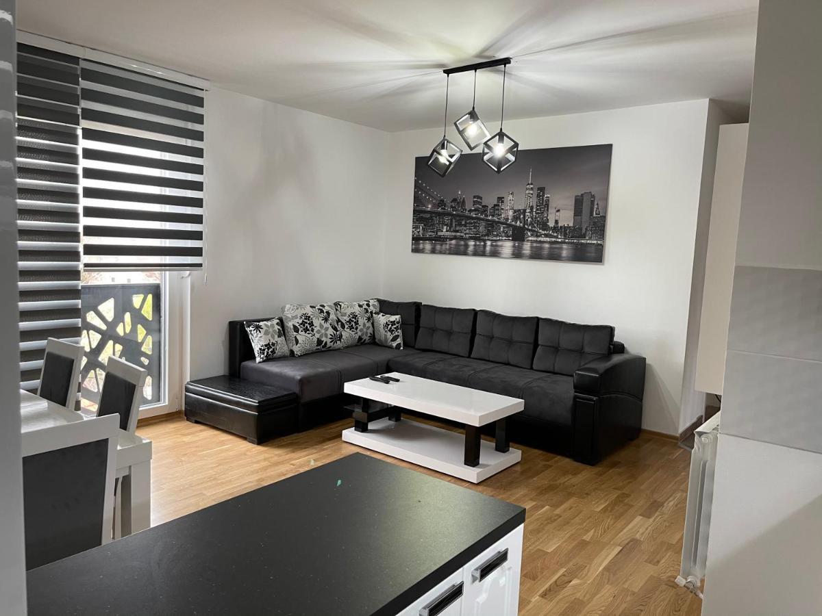 Royal Residence Apartmani 2 Pancevo Bagian luar foto