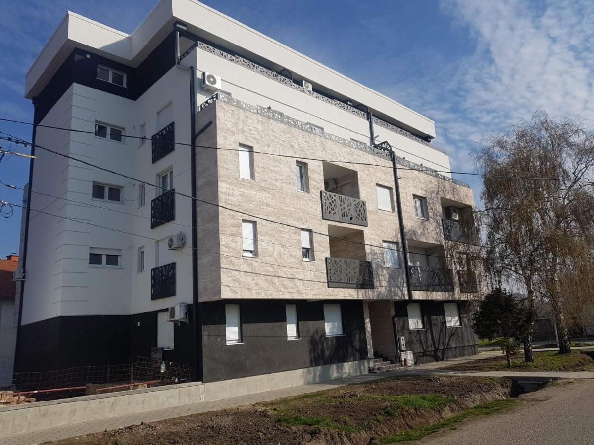 Royal Residence Apartmani 2 Pancevo Bagian luar foto