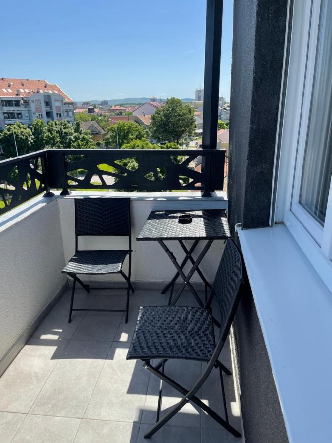 Royal Residence Apartmani 2 Pancevo Bagian luar foto
